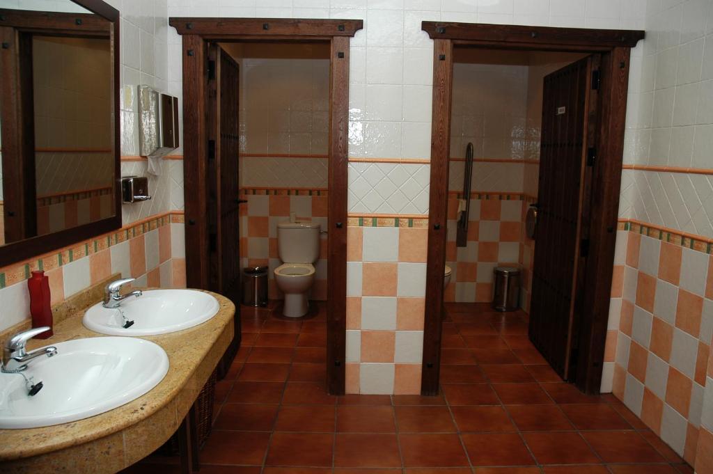 Hotel Rural Los Chaparros Freila ภายนอก รูปภาพ